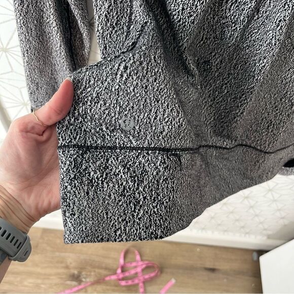 Lululemon Rush Hour 1/2 Zip
Running Luon Spray Jacquard White Black - Picture 9 of 12